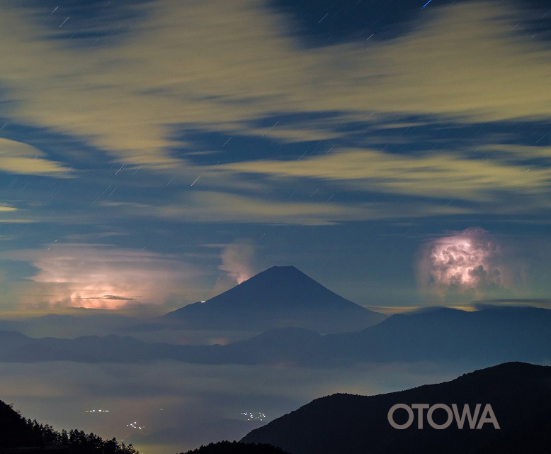 The 20th 雷写真コンテスト受賞作品 Bronze Prize -Fuyoho-peak at the lightning-